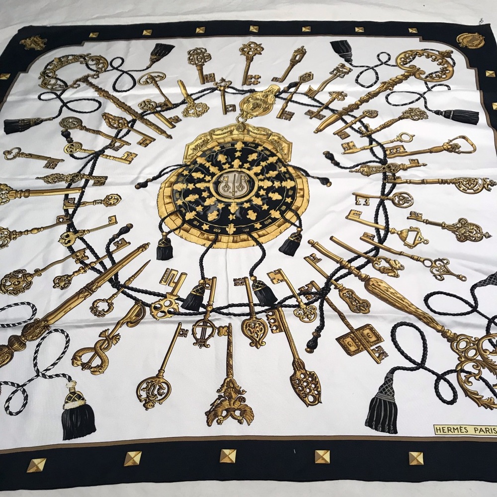 Hermès 100% silk scarf